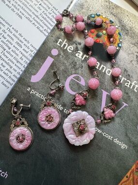 Antique czechoslovakia screw back earrings a choker necklace preowned read‼️